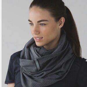 LULULEMON Vinyasa Scarf Gray Herringbone Knit Snap Close 26" Wide NWT